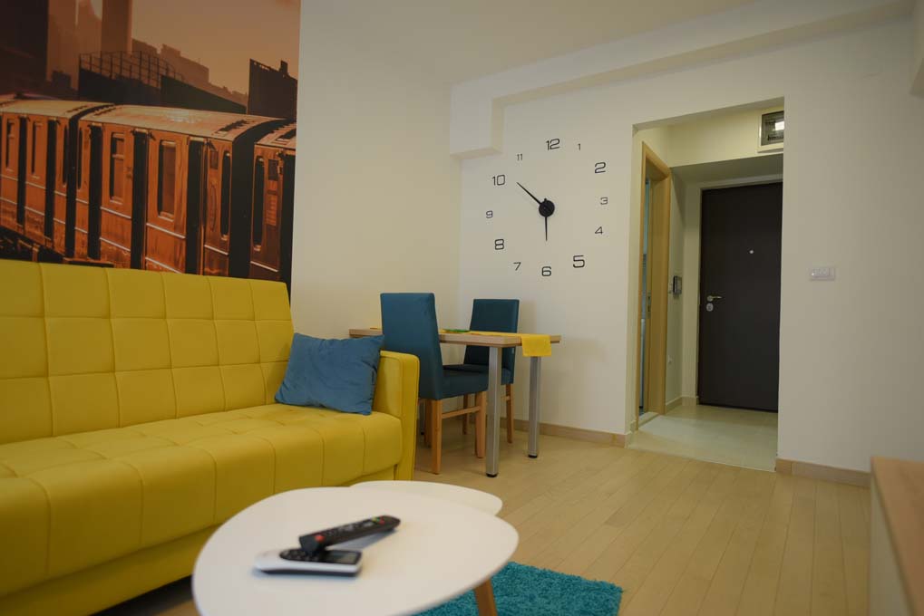 Flatiron Yellow Apartment